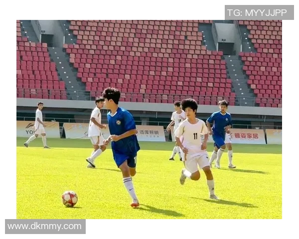 绿茵英雄齐聚绿场同心共辉映青春梦想瞬间 绿茵英雄齐聚绿场同心共辉映青春梦想瞬间