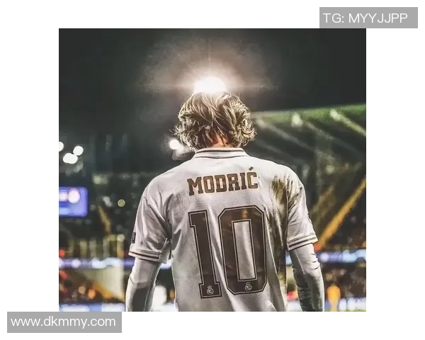 从未踏上过足球场却成传奇的球星如何突破自我成为足球神话