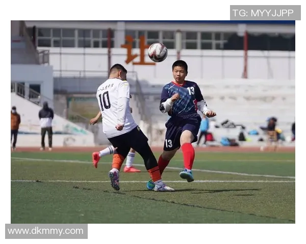 球星灵感演绎足球创意脚法展现绿茵场上非凡艺术魅力